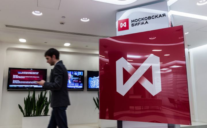 Moskva birjasında səhər və axşam ticarəti martın 5-dək dayandırıldı