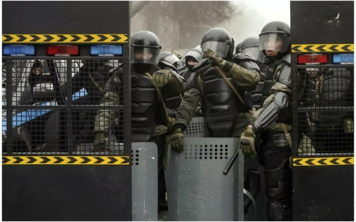 Qazaxıstanın Aktobe hava limanı etirazçılardan azad edilib