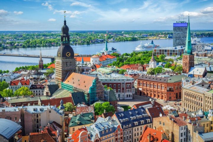 Rusiya vətəndaşlığı almış Latviya sakinləri ölkəni tərk etməli olacaq