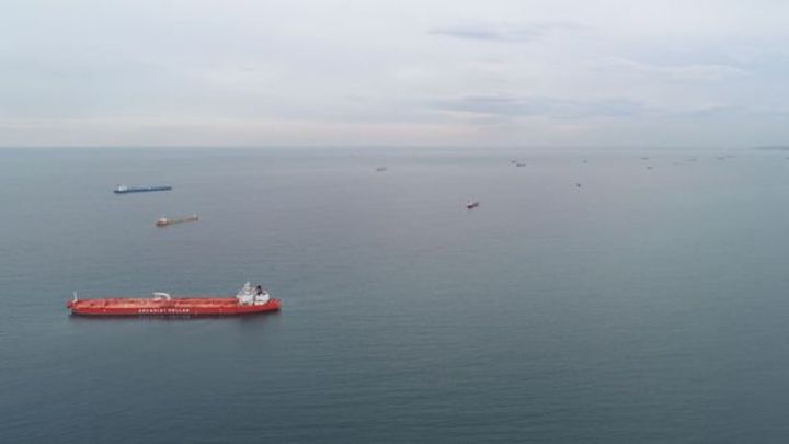 Rusiya neftini daşıyan gəmilər İstanbul boğazı yaxınlığında saxlanılır