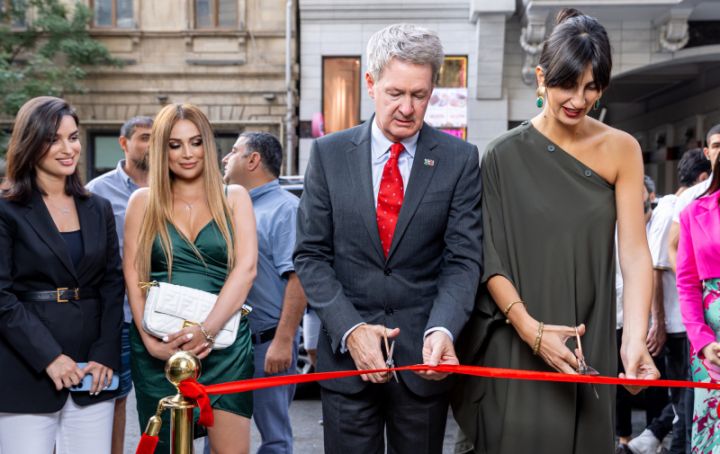 Tanınmış kosmetika brendi "The Body Shop" artıq Azərbaycanda!