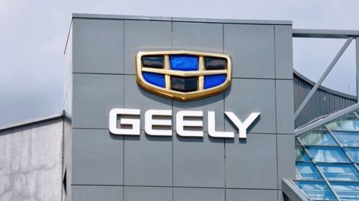 Çinin avtomobil şirkəti Geely-dən Aston Martin həmləsi