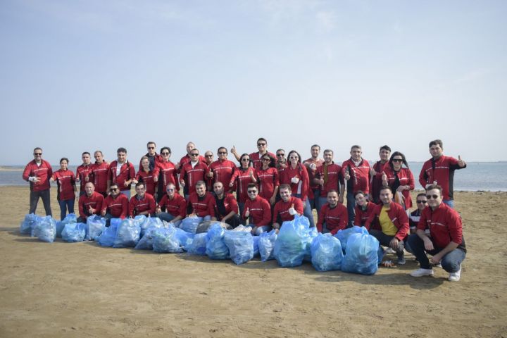 “McDonald’s Azərbaycan” dəniz sahilinin təmizlənməsi üzrə ekoloji aksiya keçirib – FOTO