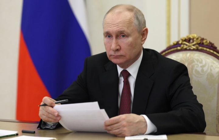 Putin xarici valyutada dövlət zəmanətlərini rublla icra etməyə icazə verdi