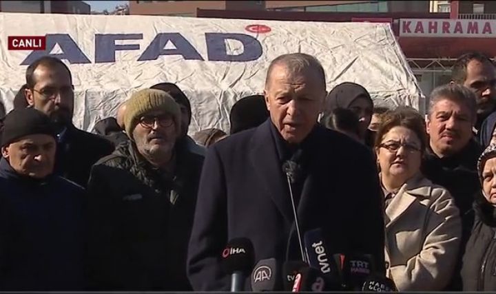 Ərdoğan zəlzələ bölgəsindədir - 1 İL ƏRZİNDƏ YENİ BİNALAR TİKİLƏCƏK