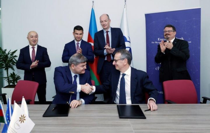 Azərbaycan şirkətinə 4,2 milyon dollarlıq kreditin ayrılması barədə sənəd imzalandı