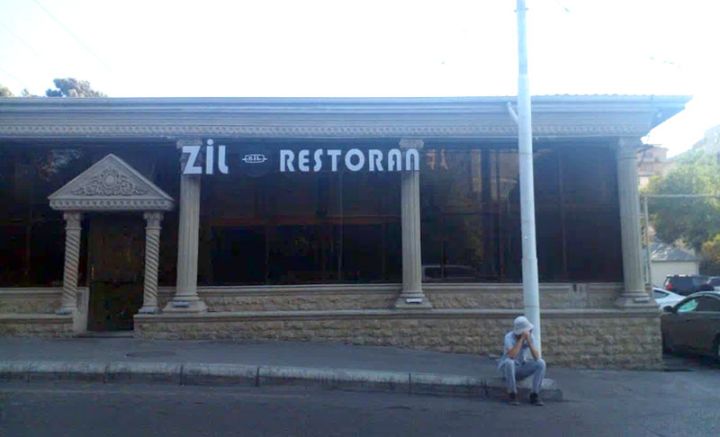 “Zil” restoranı Şəhidlər parkına çəkilən xətdən qeyri-qanuni su götürüb"