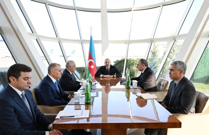 "Hava pisləşmiş, təyyarə istiqamətini dəyişmiş, Aktau tərəfə uçmağa başlamış, enişdə qəza baş vermişdir"