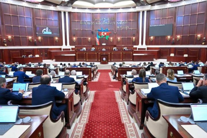 Milli Məclisdə 2025-ci il üçün büdcə zərfinin müzakirəsi başlayıb