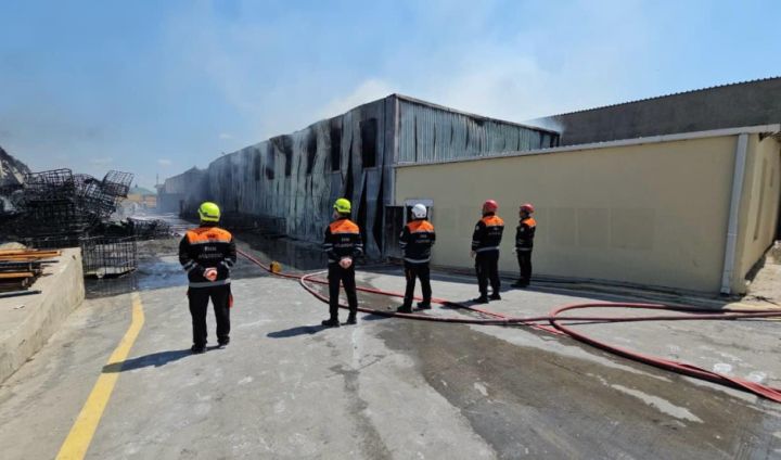 Boya istehsalı zavodundakı yanğın tam söndürülüb