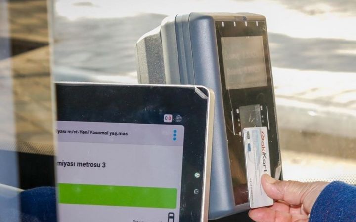 AYNA: Müntəzəm marşrutlardakı bütün avtobuslarda nağdsız ödəniş mümkündür