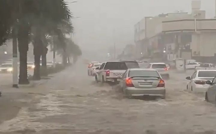 Məkkə və Mədinəni su basıb