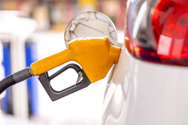 Azərbaycanda benzin istehsalı azalıb