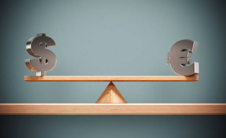 "Avro/dollar məzənnəsi 1 səviyyəsindən aşağı düşəcək"